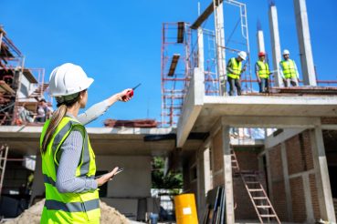 The engineer talks to the contractor to supervise and plan the work. The engineer talks to the contractor to supervise and plan the work.